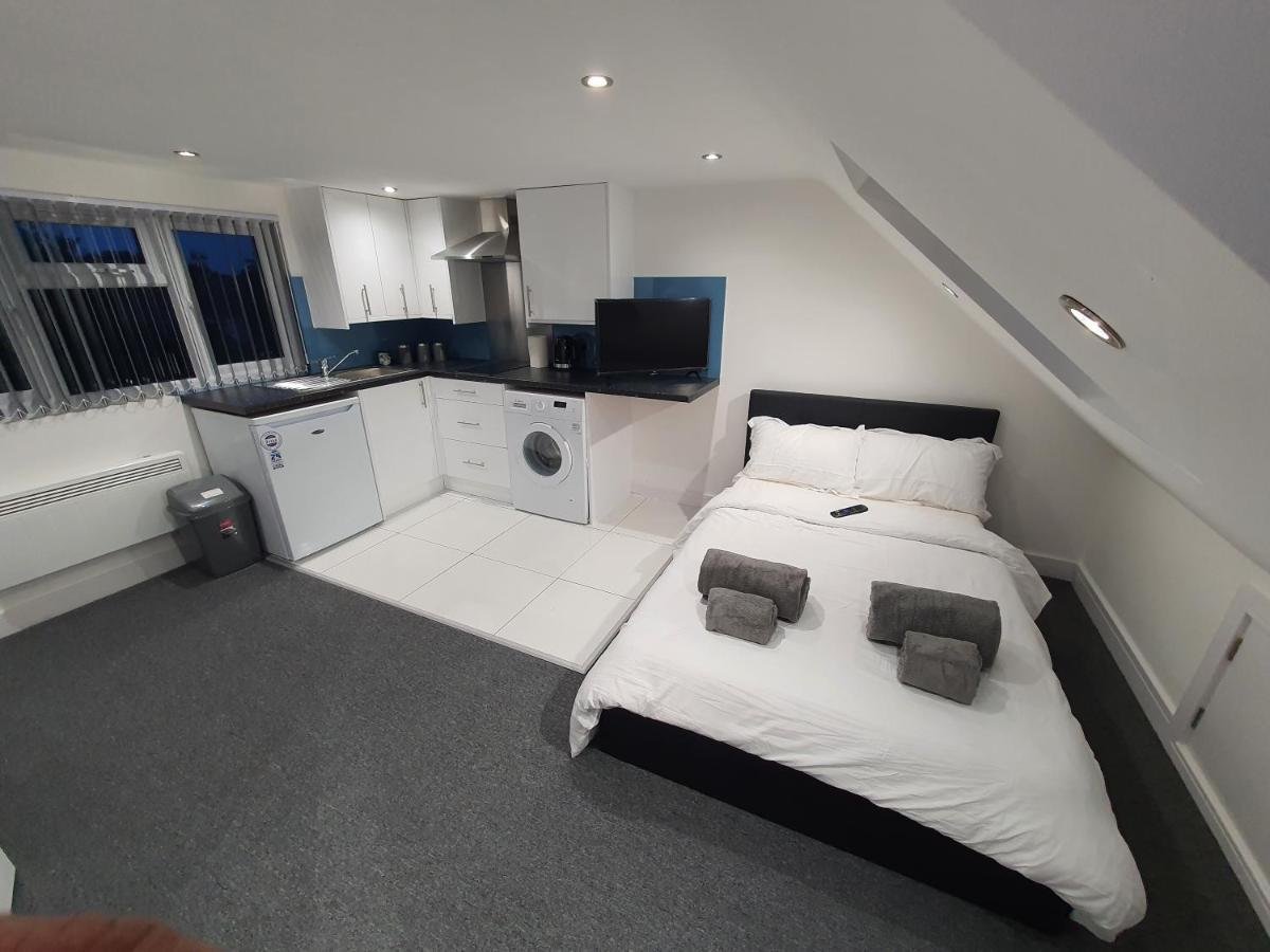New Self Contained Flat,In Hayes, Free Parking Hotel Northolt  Eksteriør billede