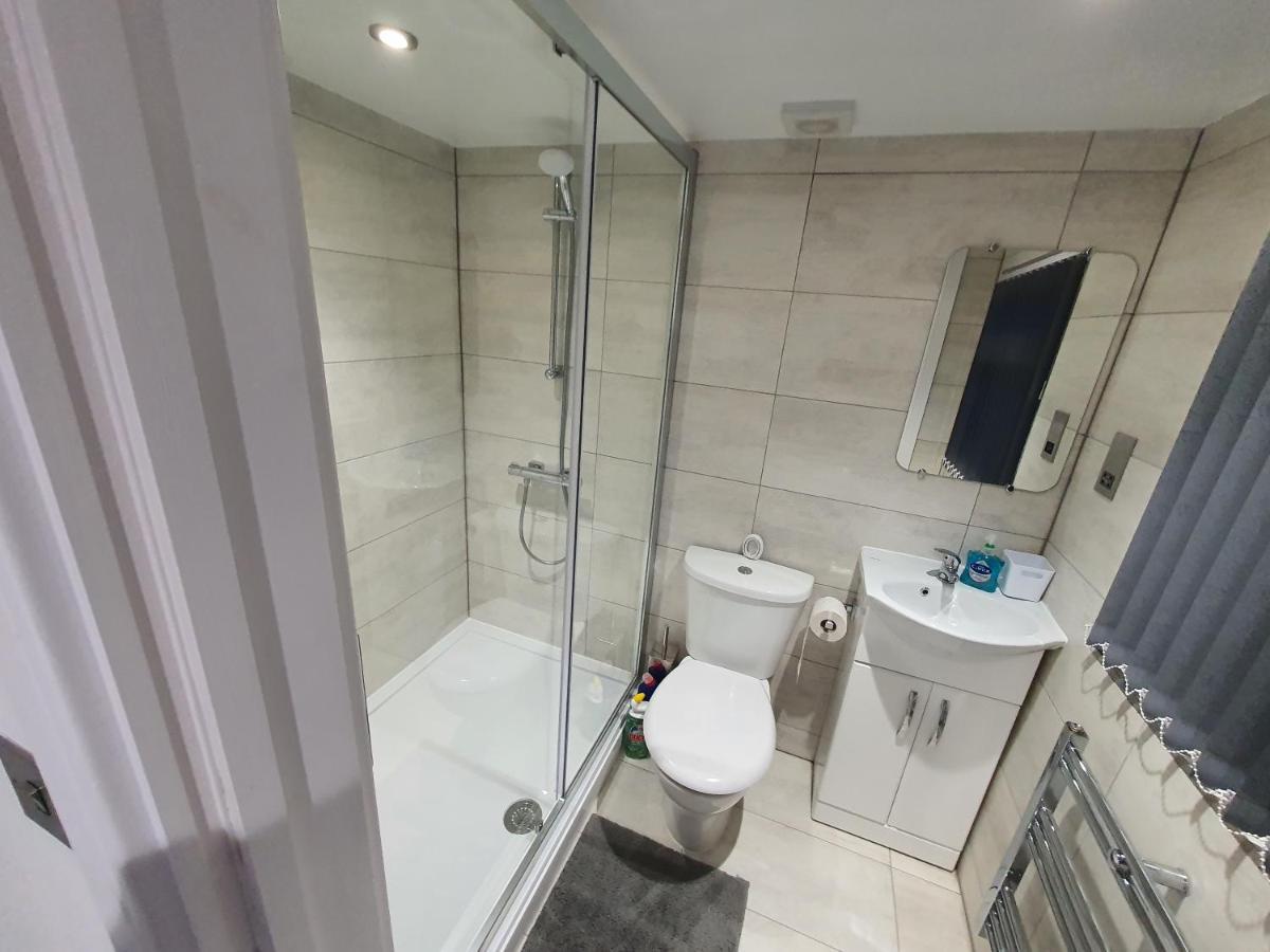 New Self Contained Flat,In Hayes, Free Parking Hotel Northolt  Eksteriør billede