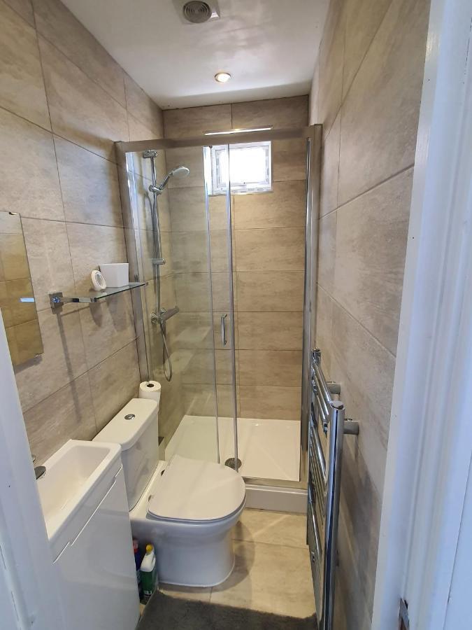 New Self Contained Flat,In Hayes, Free Parking Hotel Northolt  Eksteriør billede
