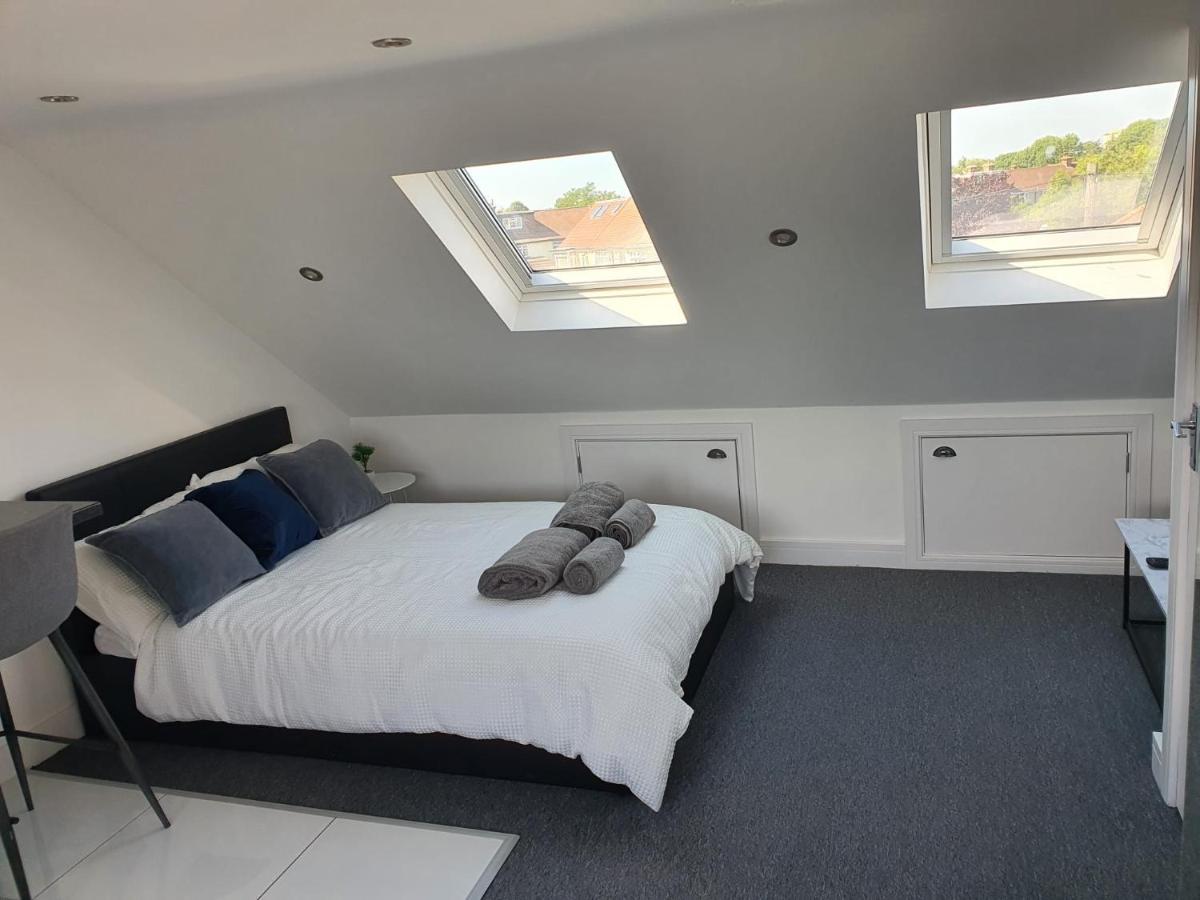 New Self Contained Flat,In Hayes, Free Parking Hotel Northolt  Eksteriør billede