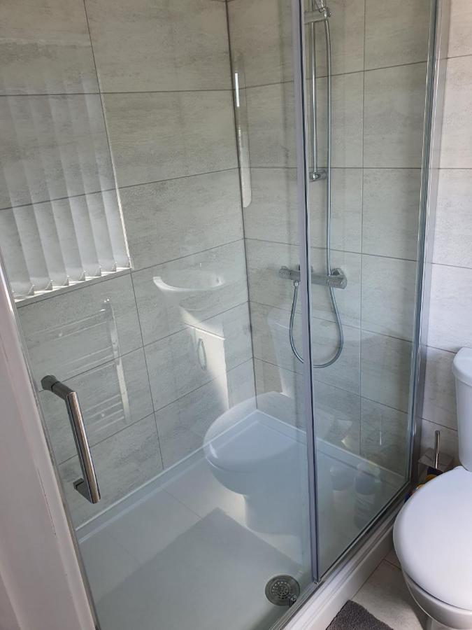 New Self Contained Flat,In Hayes, Free Parking Hotel Northolt  Eksteriør billede
