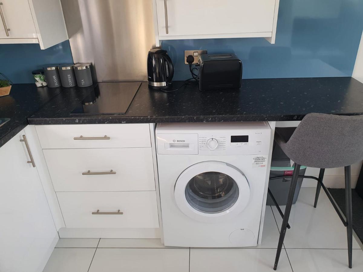 New Self Contained Flat,In Hayes, Free Parking Hotel Northolt  Eksteriør billede