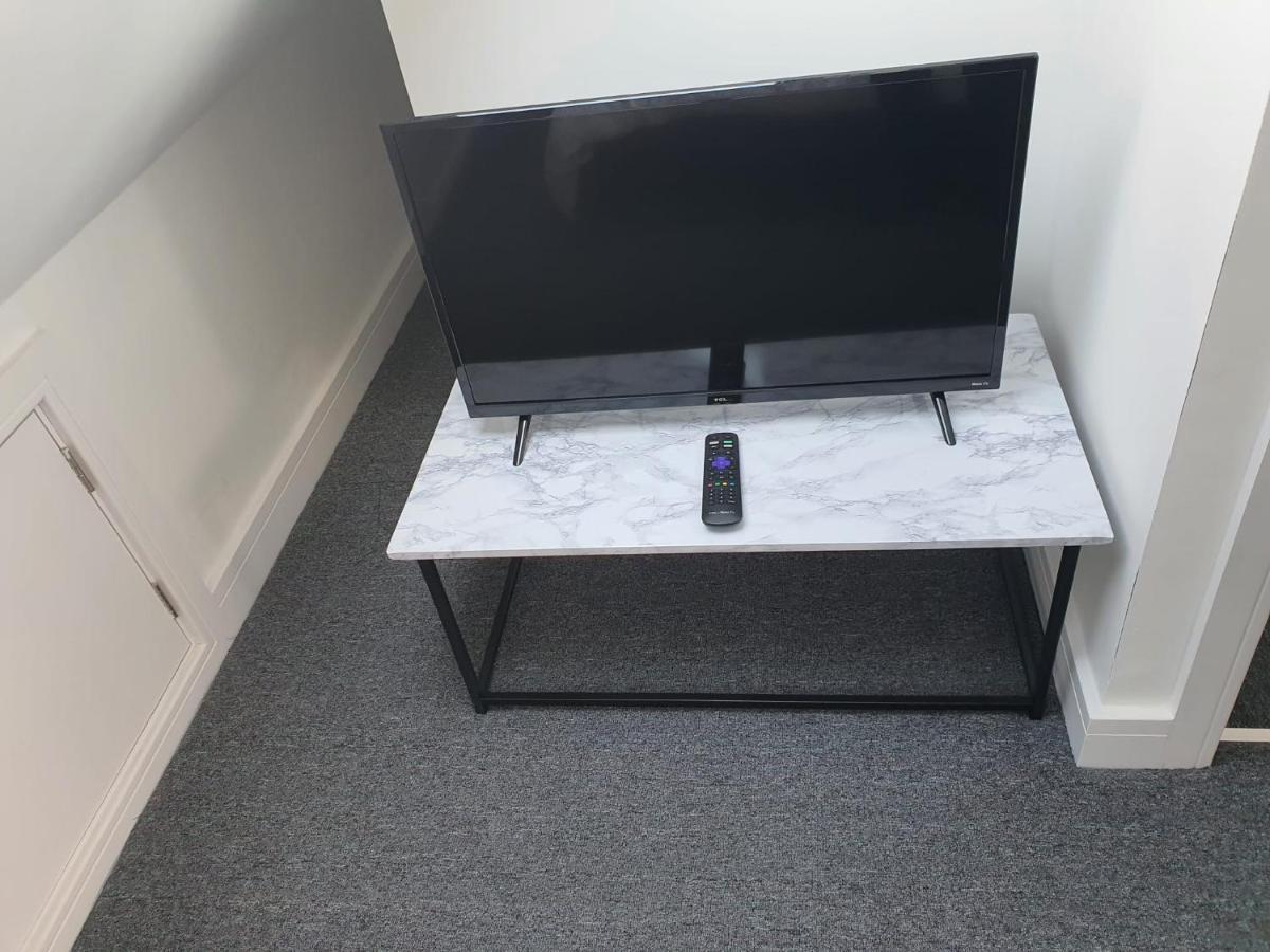 New Self Contained Flat,In Hayes, Free Parking Hotel Northolt  Eksteriør billede