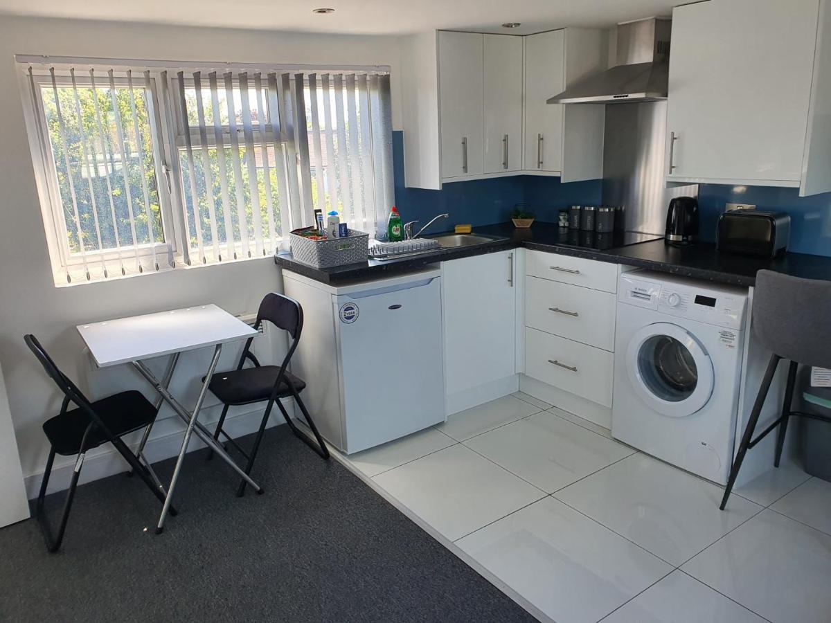 New Self Contained Flat,In Hayes, Free Parking Hotel Northolt  Eksteriør billede