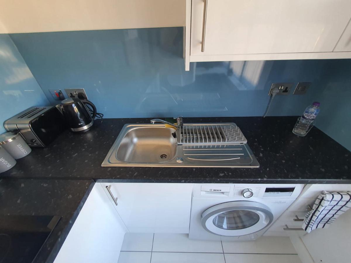 New Self Contained Flat,In Hayes, Free Parking Hotel Northolt  Eksteriør billede