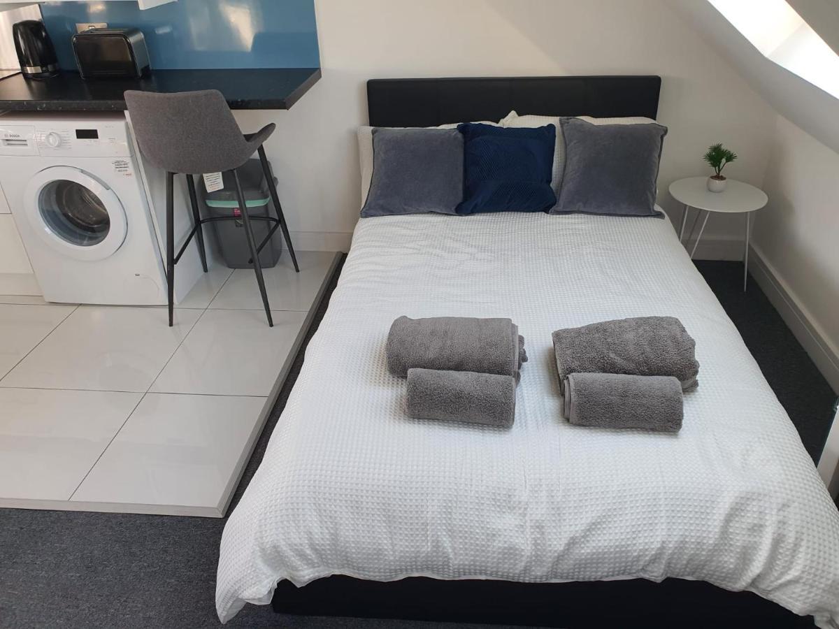 New Self Contained Flat,In Hayes, Free Parking Hotel Northolt  Eksteriør billede