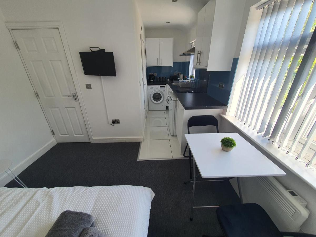 New Self Contained Flat,In Hayes, Free Parking Hotel Northolt  Eksteriør billede