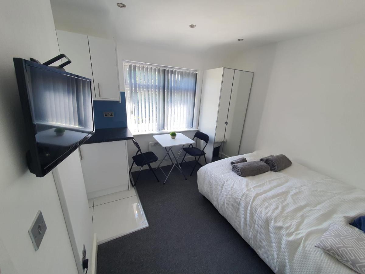 New Self Contained Flat,In Hayes, Free Parking Hotel Northolt  Eksteriør billede