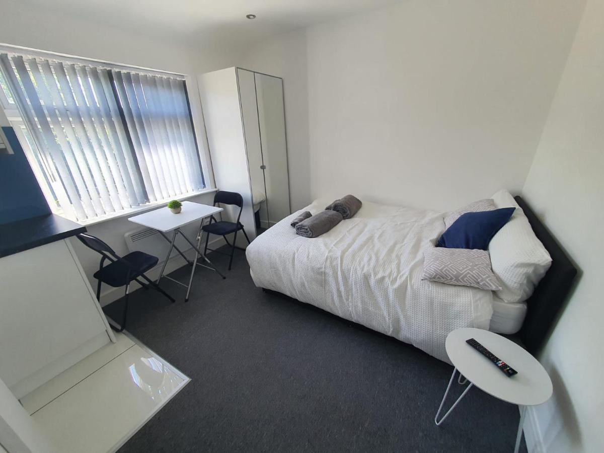 New Self Contained Flat,In Hayes, Free Parking Hotel Northolt  Eksteriør billede