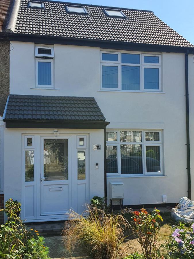 New Self Contained Flat,In Hayes, Free Parking Hotel Northolt  Eksteriør billede